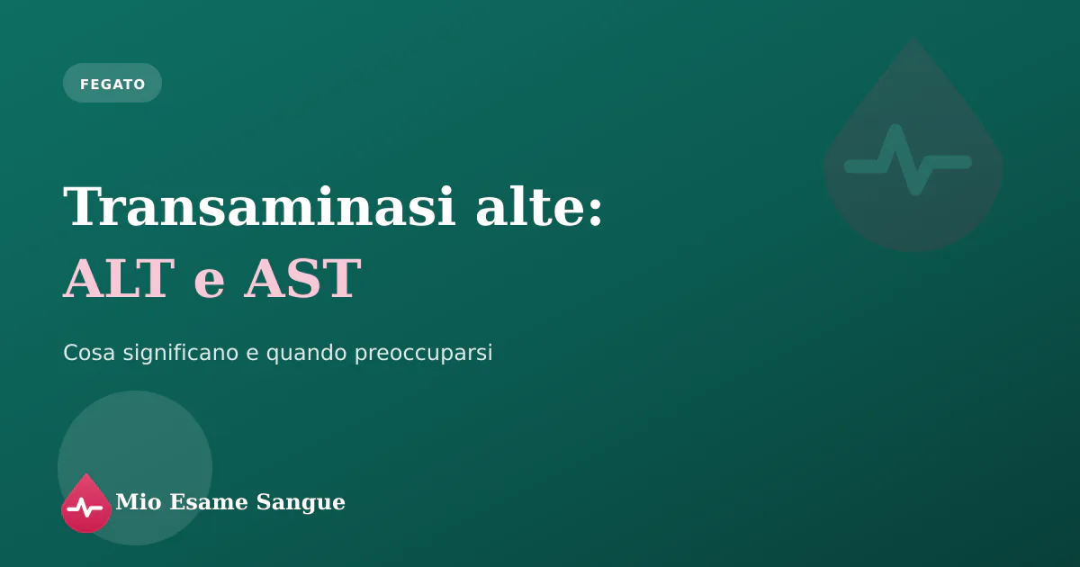 Provette per gli esami del fegato con un referto che mostra transaminasi ALT e AST elevate